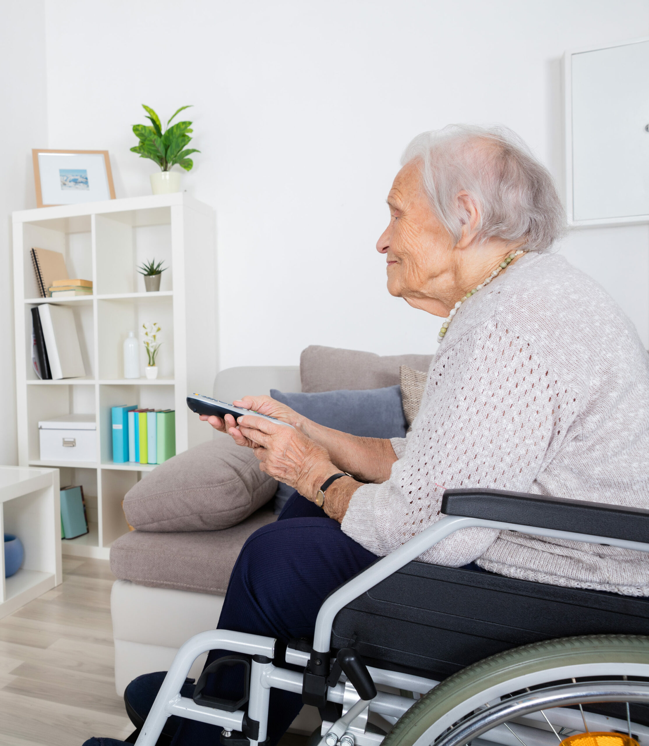 television connectee senior famille